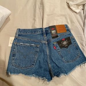 NWT Levi’s shorts size 26